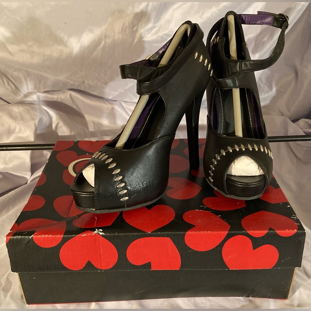 TUK Silver Stitch Peep Toe Black Heels